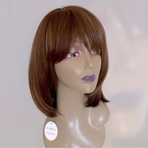 Synthetic Chin Length Bob Wig Color P4/27/30
NWT Chic Trendy Minimalist …